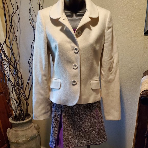 Suit - Picture 1 of 8